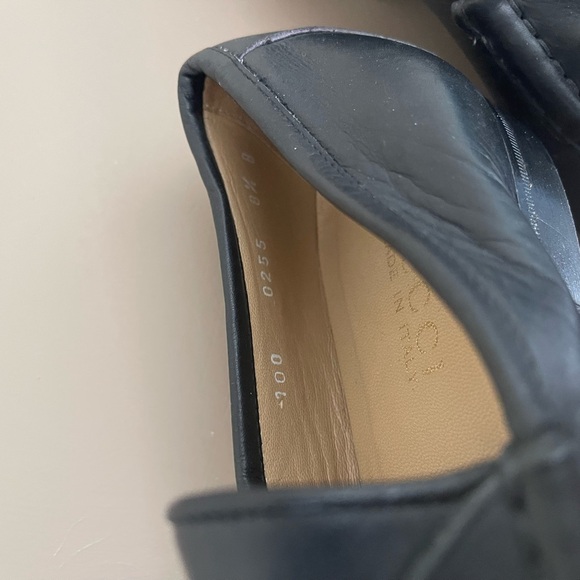 Gucci Black Leather Loafers with Gold Hardware - Picture 3 of 5